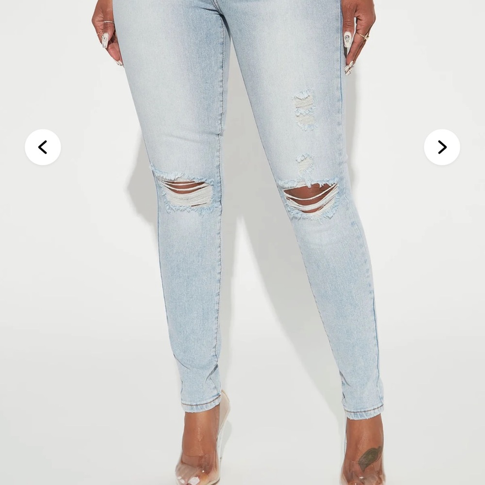 FashionNova New Distressed Women's Jeans - Picture 2 of 3